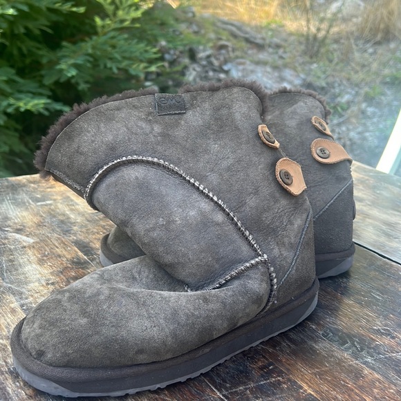 EMU Zoe cozy shearling boots with buckle &button detailing almost new Woman sz 9 - Picture 3 of 14
